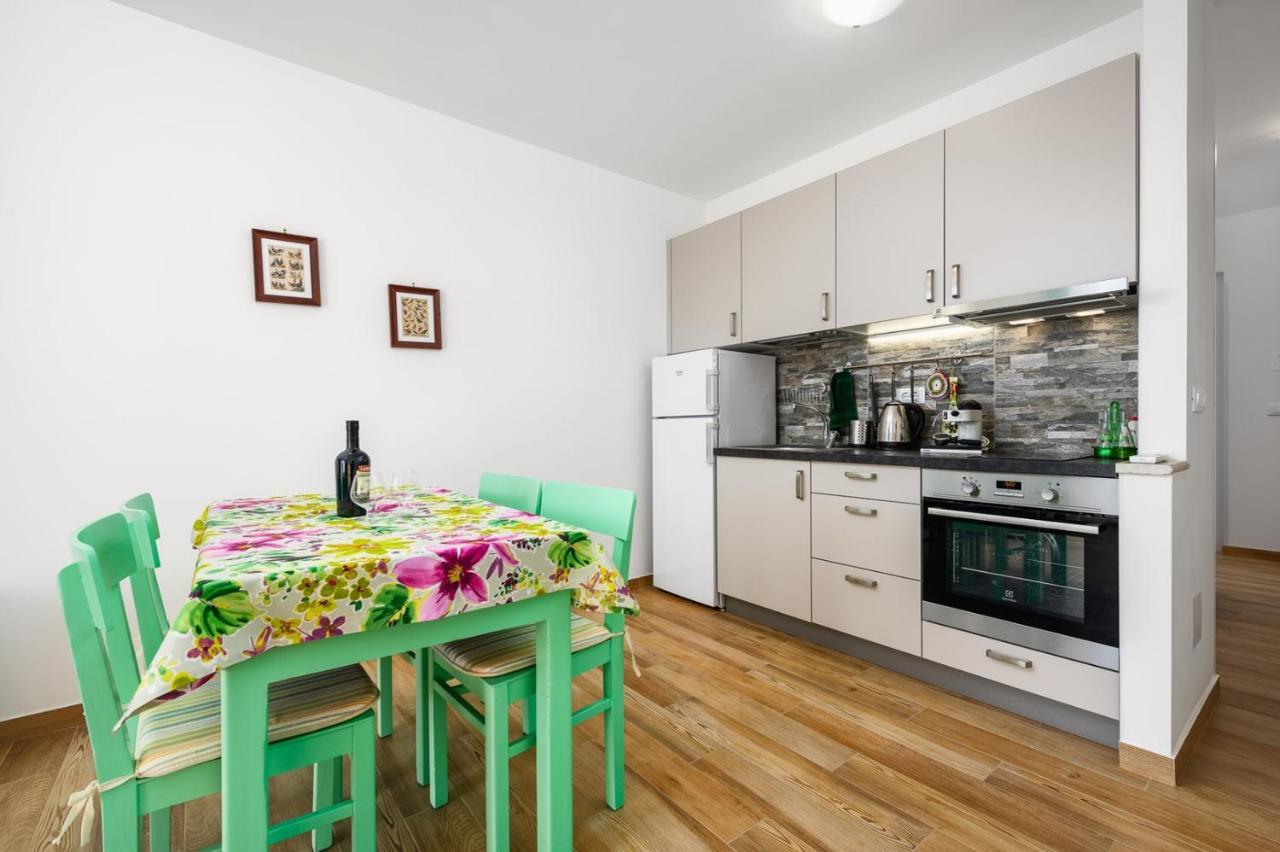 Andrea House With Apartments Умаг Экстерьер фото